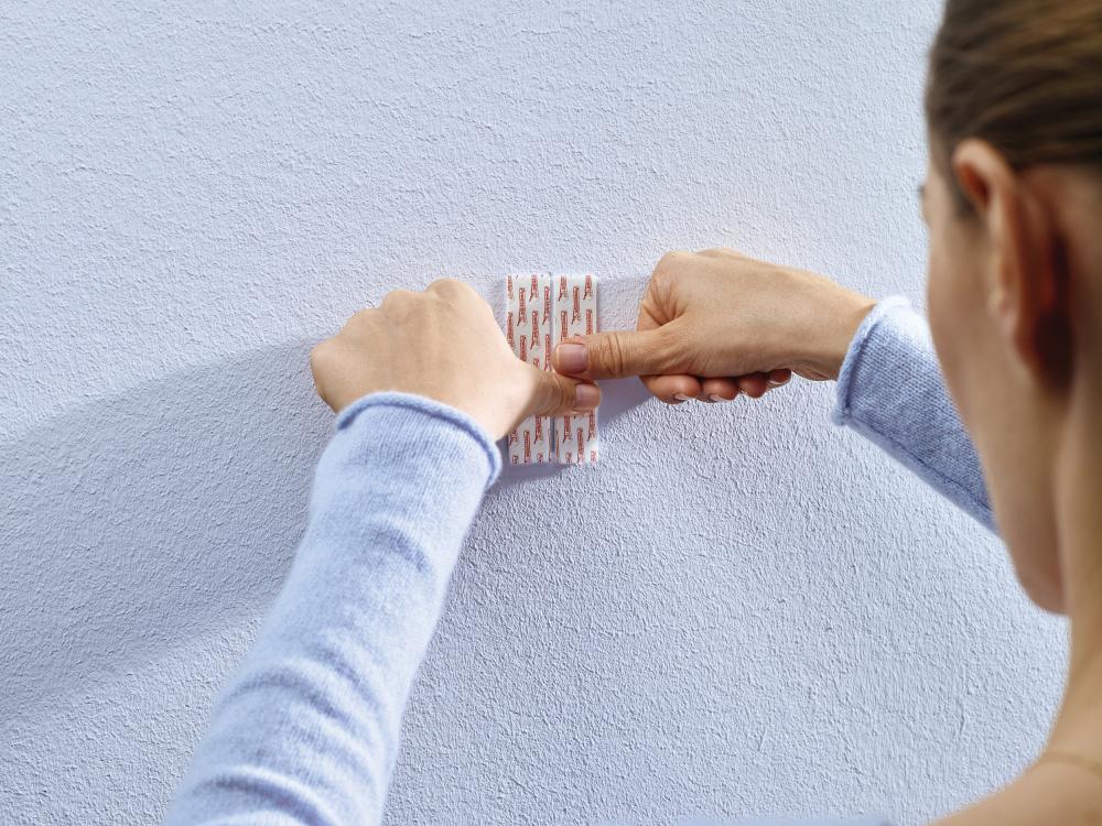 Tesa - Verstellbarer selbstklebender Nagel für alle Wandarten (max. 2x2kg)